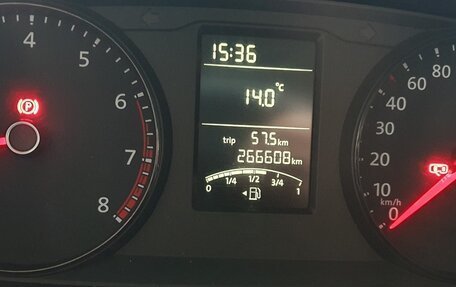 Volkswagen Multivan T6 рестайлинг, 2017 год, 2 700 000 рублей, 18 фотография