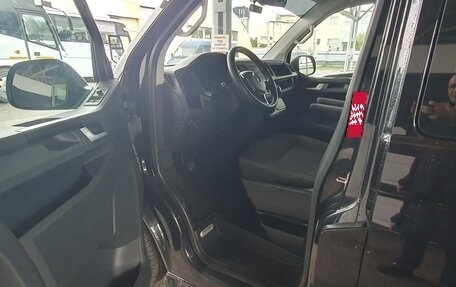 Volkswagen Multivan T6 рестайлинг, 2017 год, 2 700 000 рублей, 15 фотография