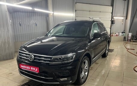 Volkswagen Tiguan II, 2018 год, 3 400 000 рублей, 6 фотография