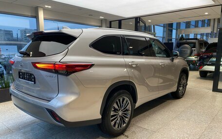 Toyota Highlander, 2025 год, 6 900 000 рублей, 7 фотография