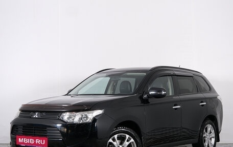 Mitsubishi Outlander III рестайлинг 3, 2013 год, 1 549 000 рублей, 4 фотография