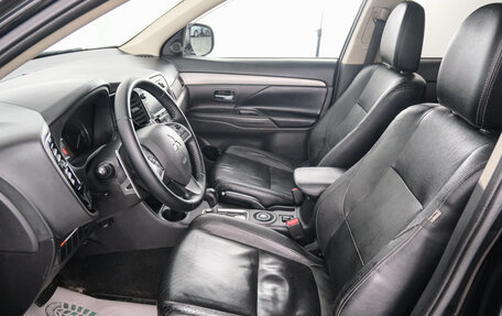 Mitsubishi Outlander III рестайлинг 3, 2013 год, 1 549 000 рублей, 8 фотография