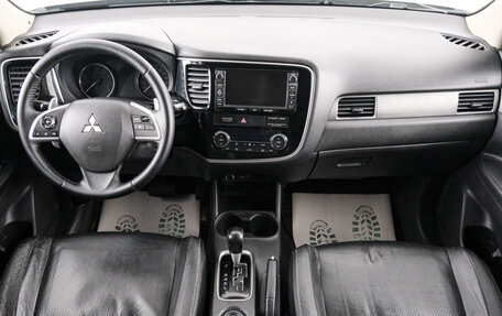 Mitsubishi Outlander III рестайлинг 3, 2013 год, 1 549 000 рублей, 11 фотография