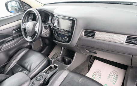 Mitsubishi Outlander III рестайлинг 3, 2013 год, 1 549 000 рублей, 13 фотография