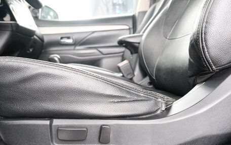 Mitsubishi Outlander III рестайлинг 3, 2013 год, 1 549 000 рублей, 21 фотография