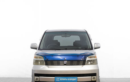 Toyota Voxy II, 2002 год, 899 000 рублей, 3 фотография