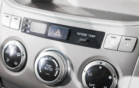 Toyota Voxy II, 2002 год, 899 000 рублей, 19 фотография