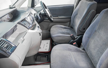 Toyota Voxy II, 2002 год, 899 000 рублей, 21 фотография