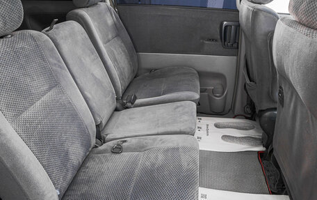 Toyota Voxy II, 2002 год, 899 000 рублей, 23 фотография