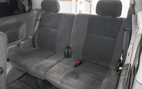 Toyota Voxy II, 2002 год, 899 000 рублей, 24 фотография