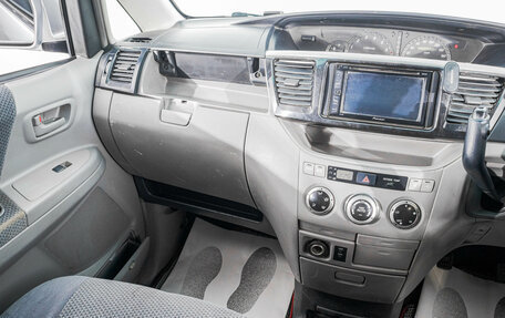 Toyota Voxy II, 2002 год, 899 000 рублей, 20 фотография