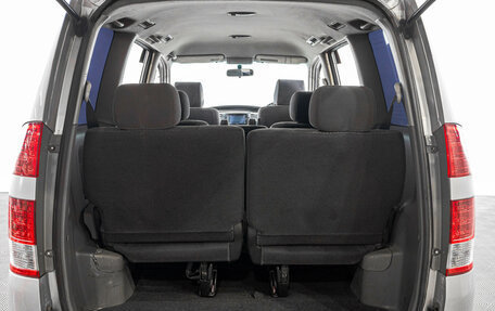 Toyota Voxy II, 2002 год, 899 000 рублей, 25 фотография