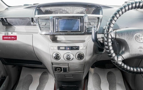 Toyota Voxy II, 2002 год, 899 000 рублей, 17 фотография