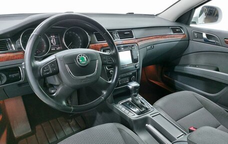 Skoda Superb III рестайлинг, 2011 год, 999 000 рублей, 10 фотография