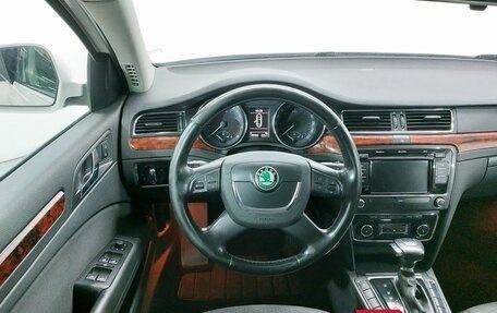 Skoda Superb III рестайлинг, 2011 год, 999 000 рублей, 11 фотография