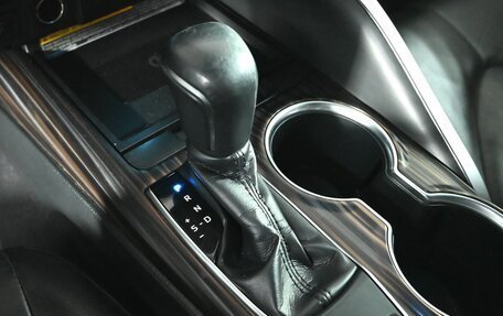 Toyota Camry, 2018 год, 2 850 000 рублей, 15 фотография