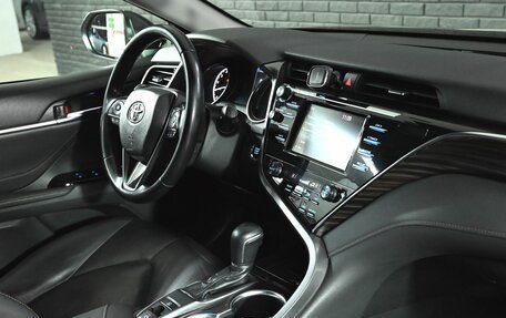 Toyota Camry, 2018 год, 2 850 000 рублей, 17 фотография