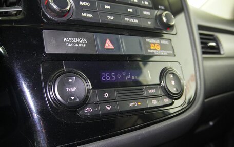 Mitsubishi Outlander III рестайлинг 3, 2015 год, 1 759 000 рублей, 13 фотография