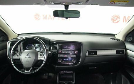 Mitsubishi Outlander III рестайлинг 3, 2015 год, 1 759 000 рублей, 15 фотография