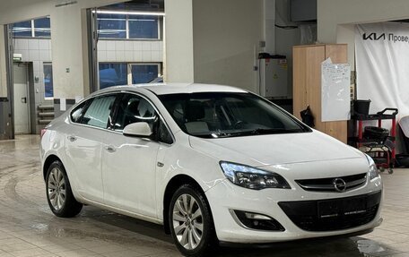 Opel Astra J, 2013 год, 659 000 рублей, 2 фотография