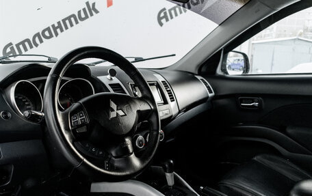 Mitsubishi Outlander III рестайлинг 3, 2006 год, 1 050 000 рублей, 11 фотография