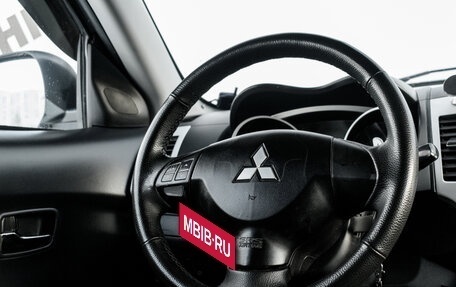 Mitsubishi Outlander III рестайлинг 3, 2006 год, 1 050 000 рублей, 14 фотография