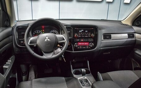 Mitsubishi Outlander III рестайлинг 3, 2013 год, 1 400 000 рублей, 6 фотография
