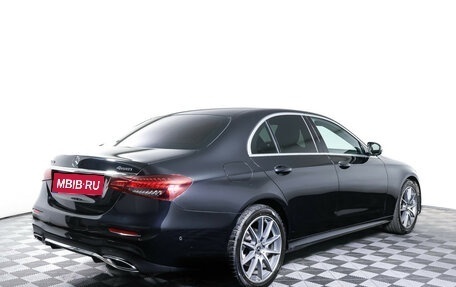 Mercedes-Benz E-Класс, 2021 год, 4 289 000 рублей, 5 фотография