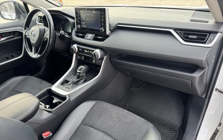 Toyota RAV4, 2020 год, 3 150 000 рублей, 9 фотография