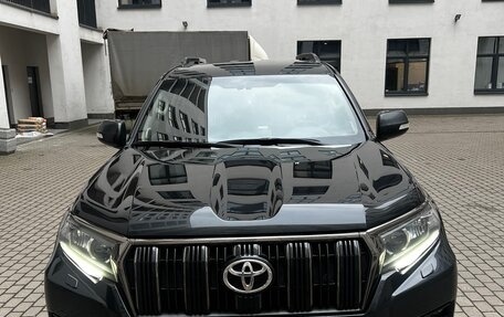 Toyota Land Cruiser Prado 150 рестайлинг 2, 2021 год, 5 700 000 рублей, 1 фотография