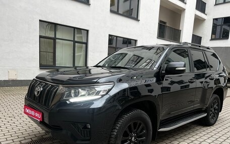 Toyota Land Cruiser Prado 150 рестайлинг 2, 2021 год, 5 700 000 рублей, 3 фотография