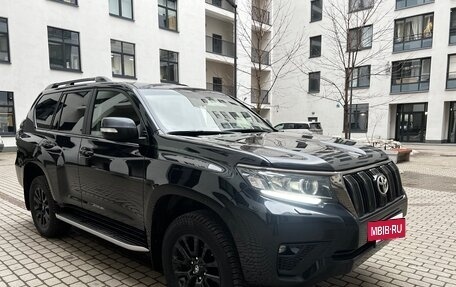Toyota Land Cruiser Prado 150 рестайлинг 2, 2021 год, 5 700 000 рублей, 4 фотография