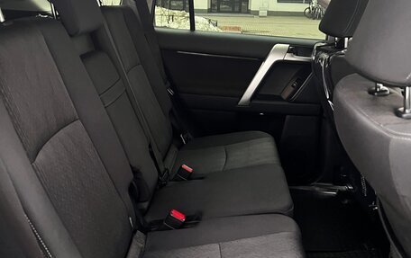 Toyota Land Cruiser Prado 150 рестайлинг 2, 2021 год, 5 700 000 рублей, 14 фотография