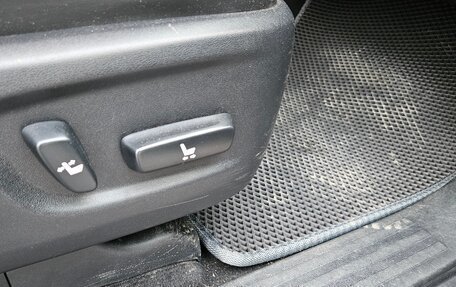 Toyota Land Cruiser Prado 150 рестайлинг 2, 2013 год, 3 150 000 рублей, 20 фотография