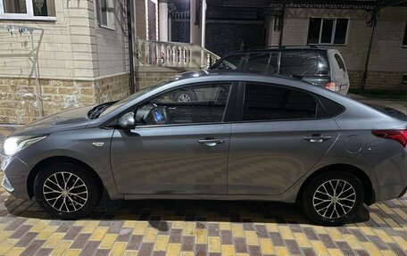 Hyundai Solaris II рестайлинг, 2018 год, 930 000 рублей, 3 фотография