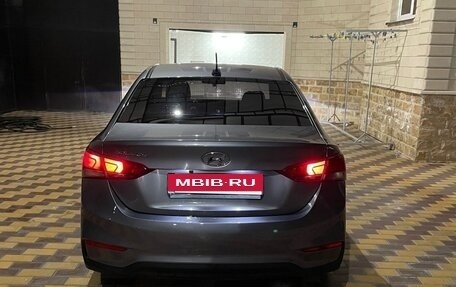 Hyundai Solaris II рестайлинг, 2018 год, 930 000 рублей, 5 фотография