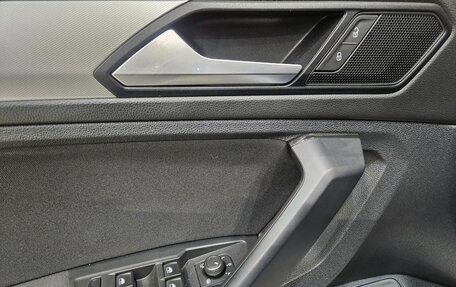 Volkswagen Tiguan II, 2020 год, 2 325 000 рублей, 19 фотография