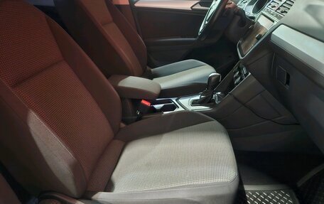 Volkswagen Tiguan II, 2020 год, 2 325 000 рублей, 12 фотография