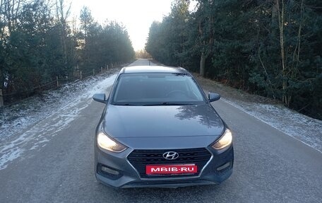 Hyundai Solaris II рестайлинг, 2017 год, 1 050 000 рублей, 1 фотография