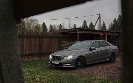 Mercedes-Benz E-Класс, 2012 год, 1 750 000 рублей, 4 фотография