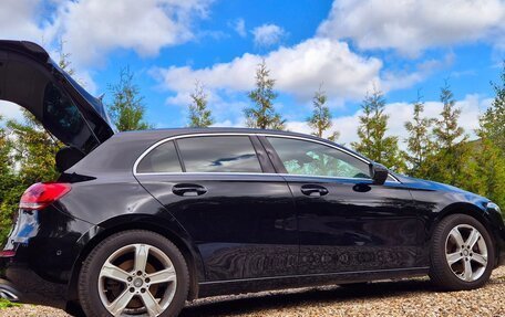 Mercedes-Benz A-Класс, 2018 год, 2 750 000 рублей, 2 фотография