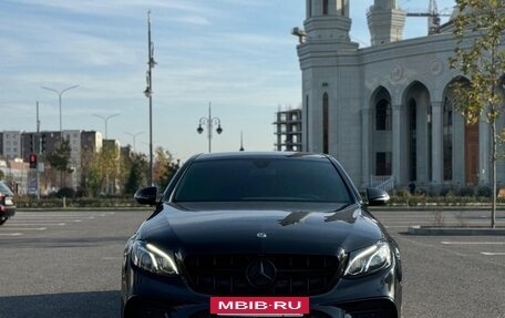 Mercedes-Benz E-Класс, 2019 год, 3 330 000 рублей, 3 фотография