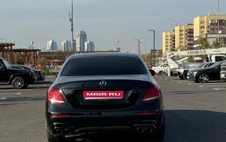 Mercedes-Benz E-Класс, 2019 год, 3 330 000 рублей, 4 фотография