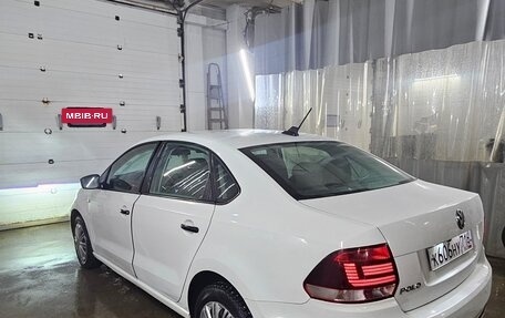 Volkswagen Polo VI (EU Market), 2018 год, 900 000 рублей, 2 фотография