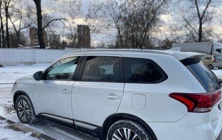 Mitsubishi Outlander III рестайлинг 3, 2021 год, 2 550 000 рублей, 1 фотография