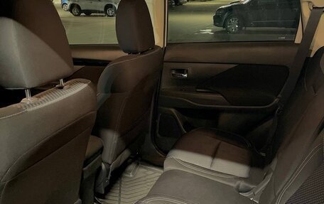 Mitsubishi Outlander III рестайлинг 3, 2021 год, 2 550 000 рублей, 9 фотография