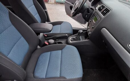 Volkswagen Jetta VI, 2013 год, 1 250 000 рублей, 12 фотография