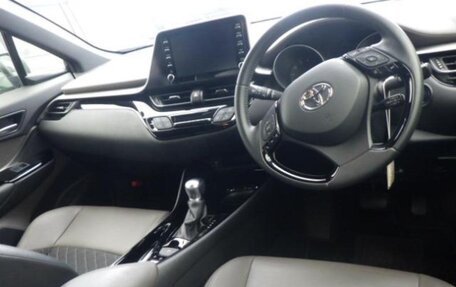 Toyota C-HR I рестайлинг, 2021 год, 1 877 000 рублей, 5 фотография