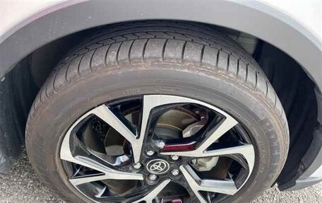 Toyota C-HR I рестайлинг, 2023 год, 1 760 000 рублей, 8 фотография