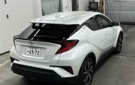 Toyota C-HR I рестайлинг, 2023 год, 1 760 000 рублей, 4 фотография